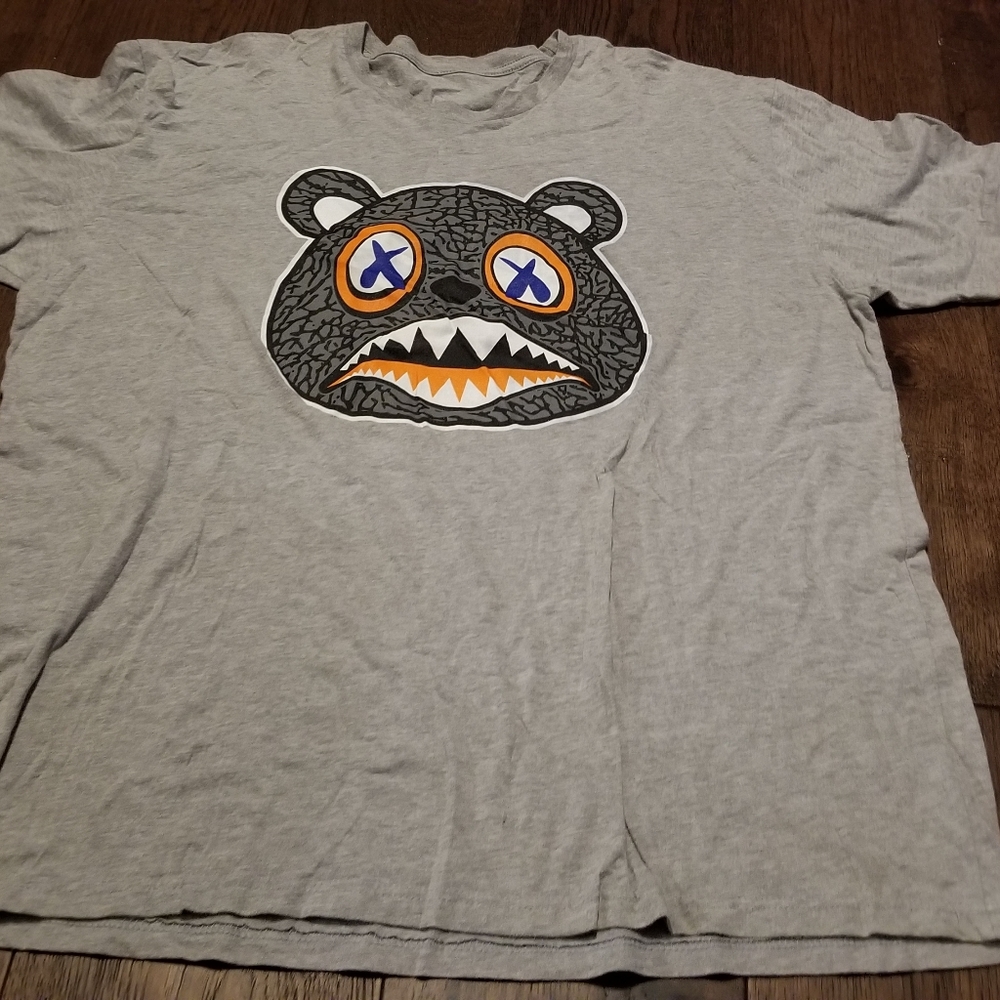 Baws Angry Crazy Bear Graphic Gray T-Shirt 2XL Shirt Used. 